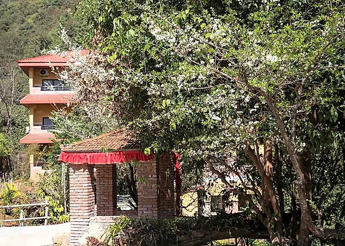 Jungle Mahal Wellness 4*
